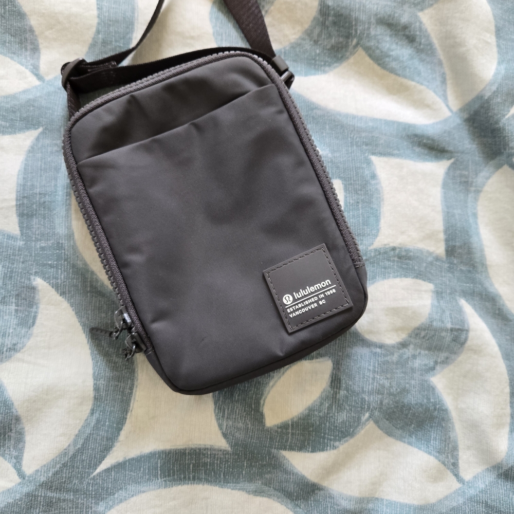 lululemon athletica  Compact Crossbody Bag in Black